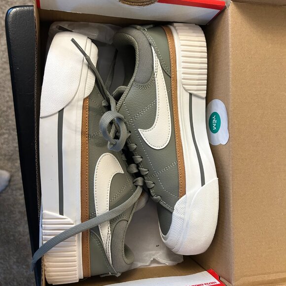 Women's Nike Court Legacy Lift Platform Sneakers - Picture 7 of 8